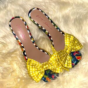 Betsey Johnson
Shoes Betsy
Johnson Open Toe
Mule